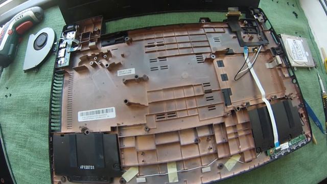 Как почистить от пыли ноутбук ASUS X501A, и заменить термопасту. смотреть онлайн