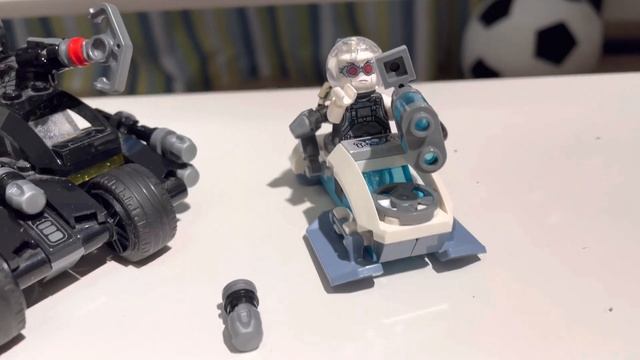 Конструктор LEGO DC Super Heroes 76118 Гонка на мотоциклах с Мистером Фризом смотреть онлайн