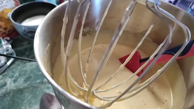 Я тут решила куличи испечь, не судите строго, оператор я ещё тот. А куличи получились . смотреть онлайн