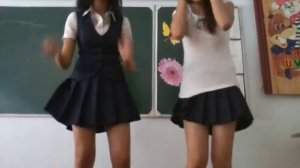 Хотела поднять юбку, но как видите не получилось!