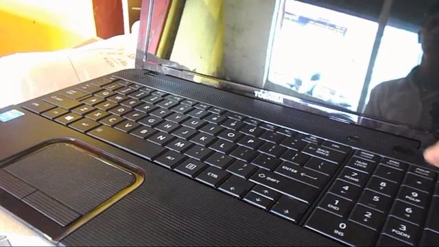 Toshiba Satellite C850-E0012 Laptop Unbxoing and Review смотреть онлайн