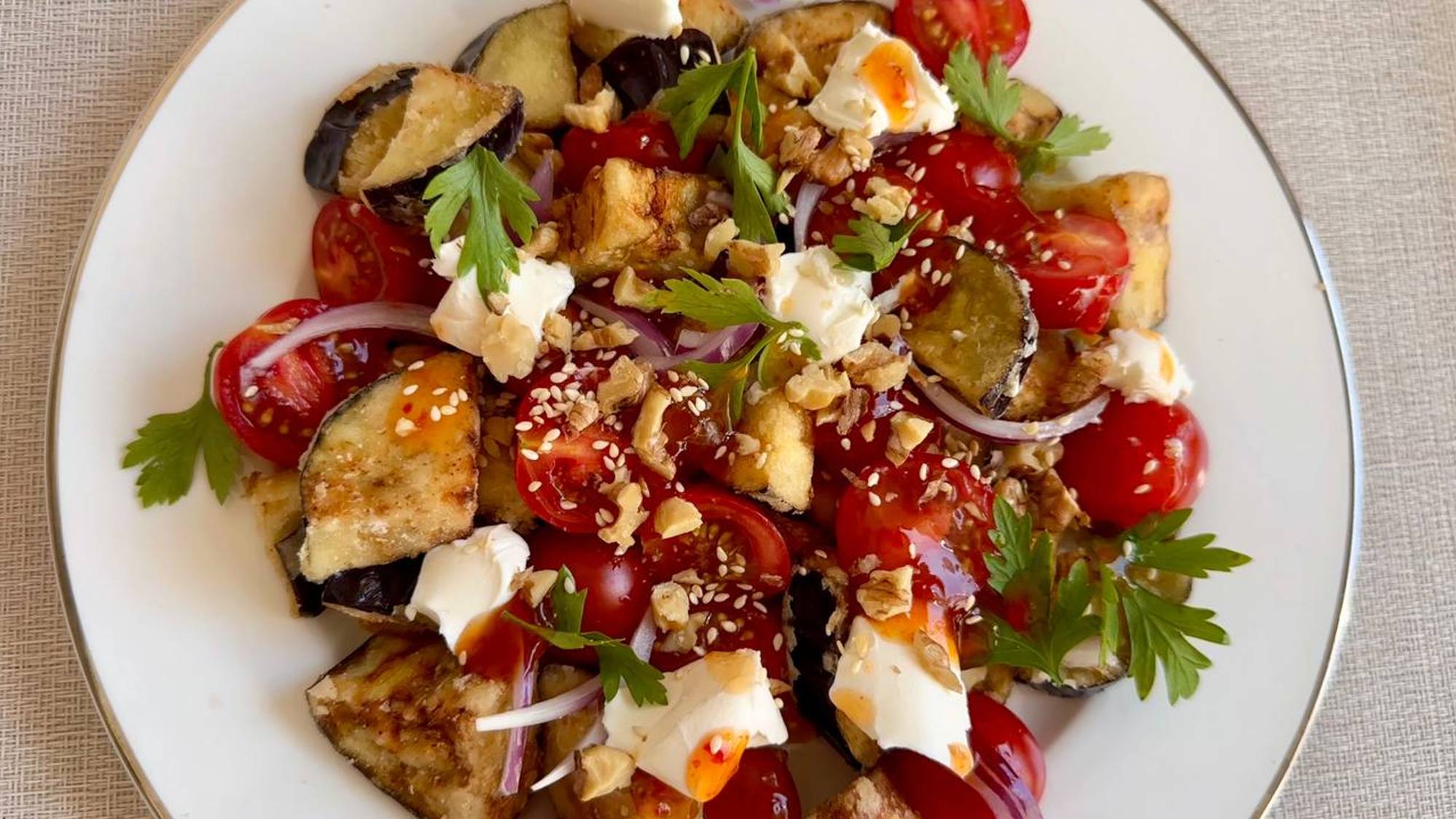 САЛАТ С ХРУСТЯЩИМИ БАКЛАЖАНАМИ! БЫСТРО И ВКУСНО! смотреть онлайн