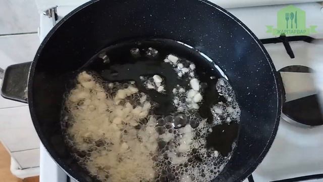 Сайгонки . Вьетнамские спринг роллы из рисовой бумаги с овощами и курицей. смотреть онлайн