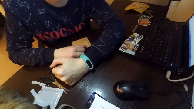 Распаковка защитного стекла для Xiaomi mi Band 2 смотреть онлайн