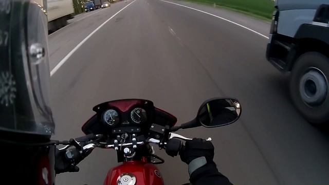 Вечерняя трасса. Yamaha YBR 125 Vs Sportbike.