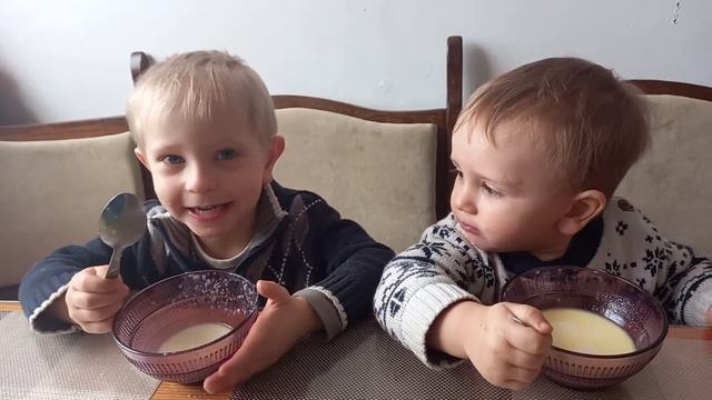 РЕБЁНОК КУШАЕТ САМ смотреть онлайн