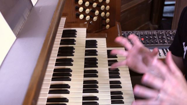 I played a PIPE ORGAN through an ANALOG SYNTH and it was awesome смотреть онлайн
