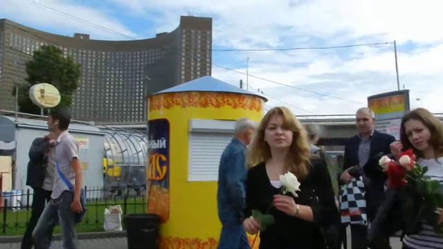 Москва Дорожка к метро ВДНХ от ВВЦ смотреть онлайн