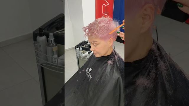 Полный процесс стрижки пикси, филировка зачем и как, укладка воском смотреть онлайн