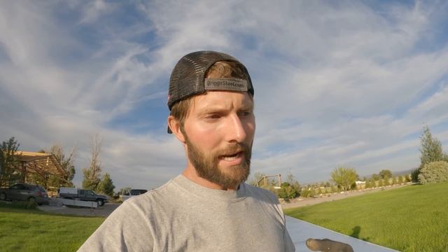 It's almost all enclosed! INSTALING METAL SIDING. part 5. смотреть онлайн