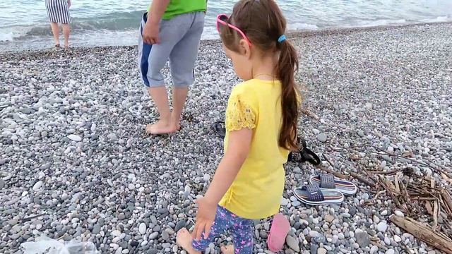 Абхазия Первые впечатления от моря Город Гагра Дикий пляж смотреть онлайн