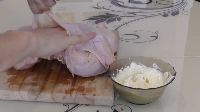 Такую вкусную курицу вы ещё не пробовали!!! Нежнейшая курица в духовке! смотреть онлайн