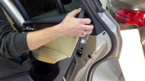 BMW X3. Снимаем дверную карту