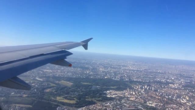 Flying over Paris. смотреть онлайн