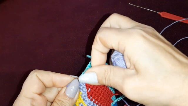 Вязание крючком. Техника интарсия. Декорирование элементов тамбурным швом. смотреть онлайн