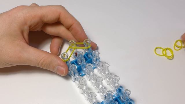 ЗМЕЯ из резинок Rainbow Loom Bands. Урок 203 | Snake Rainbow Loom смотреть онлайн