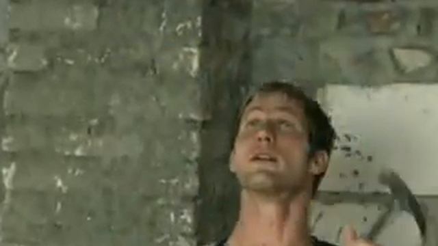 Как забить гвоздь в потолок смотреть онлайн