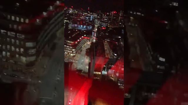 Elevator Ride down from Duck and Waffle, and SushiSamba restaurants in London смотреть онлайн