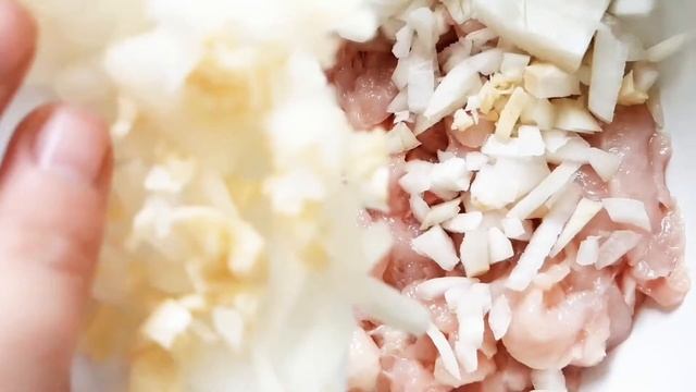 Как приготовить Вкусные и сочные котлеты из Куриной грудки на обед или ужин! смотреть онлайн