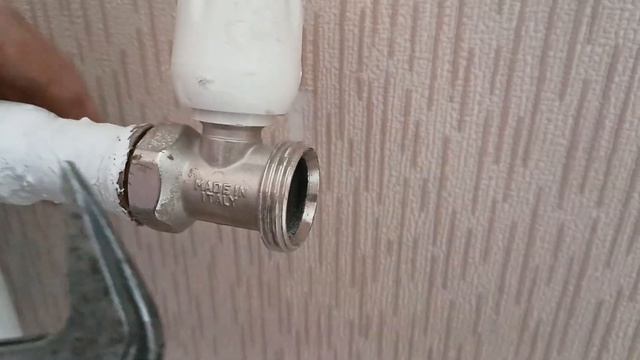 Как поменять водопроводный кран часть 1.