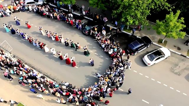 Выпускной вечер в Звенигороде 2017. Вальс с воздуха. смотреть онлайн
