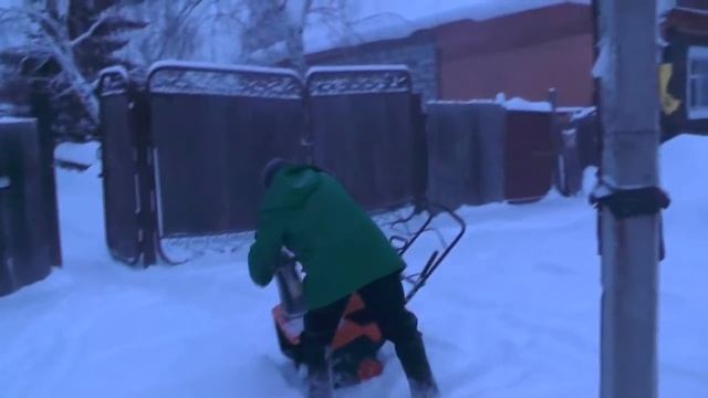 Уборка снега машиной . 31. 12. 2019 смотреть онлайн