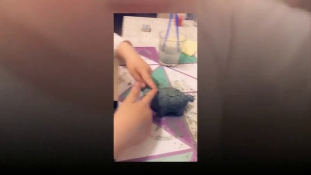 Ознакомление с окружающим "Знакомство детей младшей группы со свойствами глины" смотреть онлайн