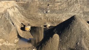 Шагающий экскаватор ЭШ. Добыча золота в карьере.