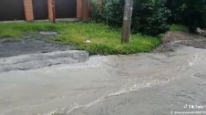 течёт ручей бежит ручей и я ничья и ты ни чей