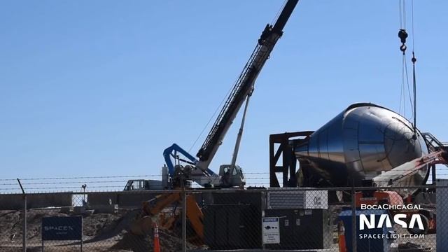 SpaceX Boca Chica - Removing the remains of Starship Test Tank 2 смотреть онлайн