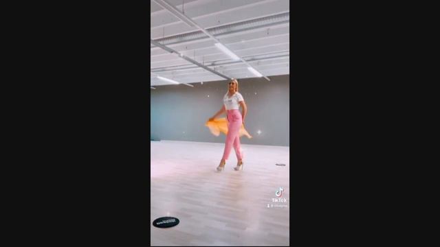 Miss Universe 2021 - Contestant (Iceland - Elisa Gróa Steinþórsdóttir) смотреть онлайн