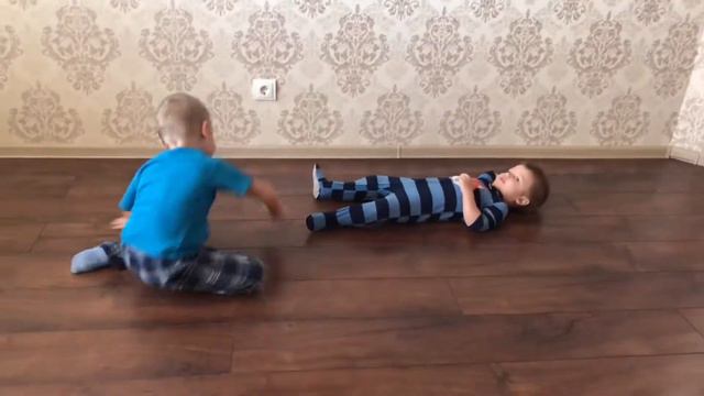 Давидос танцует с братом зацепила меня смотреть онлайн