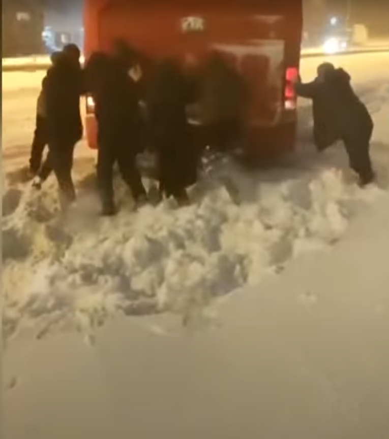 Штормовой снегопад в Екатеринбурге 4 мая.Что будет вечером? #shorts смотреть онлайн