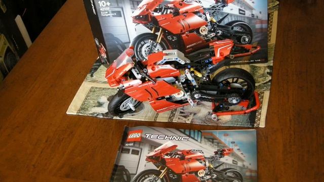 LEGO TECHNIC DUCATI PANIGALE V4 R (cod. 42107) смотреть онлайн