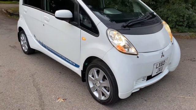 Mitsubishi i-MiEV Electric Vehicle in UK London. смотреть онлайн