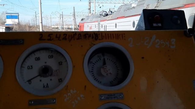 Электровоз ВЛ80С. Поднимаем ТП от БК. смотреть онлайн