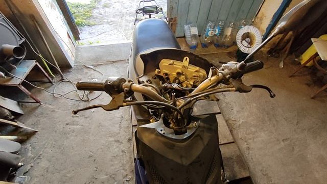 А что если... Фара мопеда + диодная лампа + скутер. Плохая идея