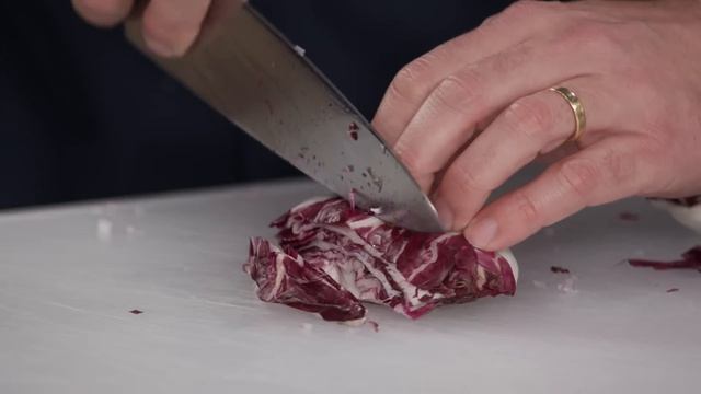 How to Make a Hearty Winter Salad with Radicchio смотреть онлайн