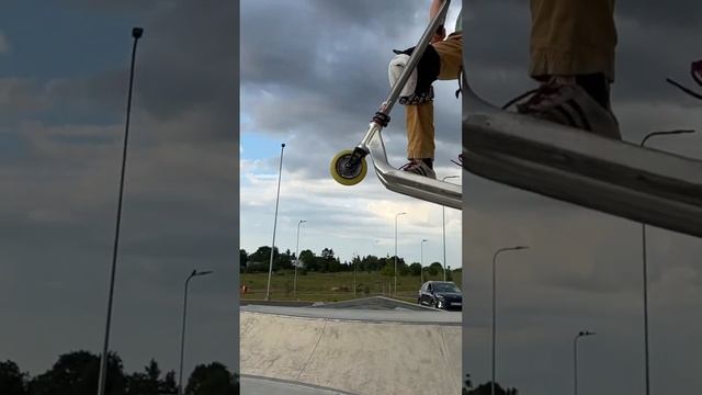 НА КАКИХ КОЛЁСАХ Я КАТАЮ #трюкинасамокате #scootering @AJScooters смотреть онлайн