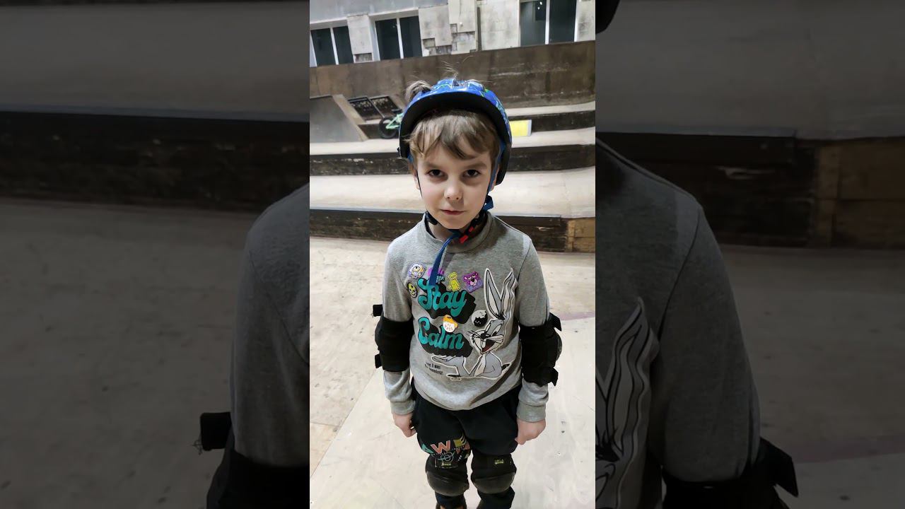 Катаемся в скейтпарке и делаем трюки за донаты #скейтпарк #трюки #донаты смотреть онлайн