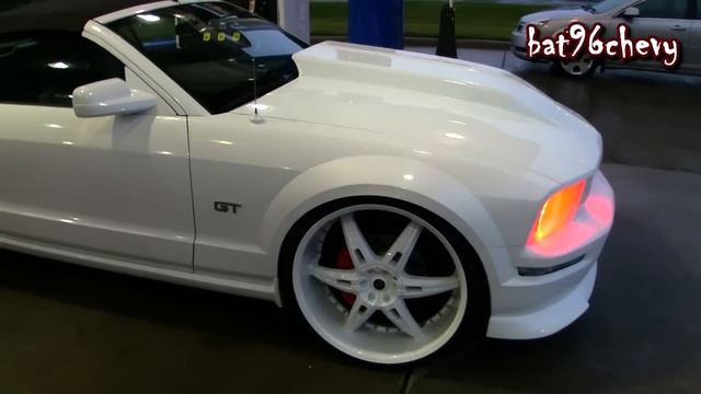 Pearl White 2007 Ford Mustang GT on 24's, RED HALOS & PUDDLE LIGHTS - 1080p HD смотреть онлайн