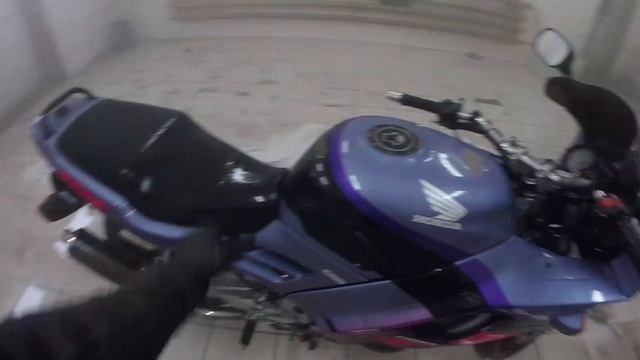 Как безопасно мыть мотоцикл. Honda CBR600. смотреть онлайн