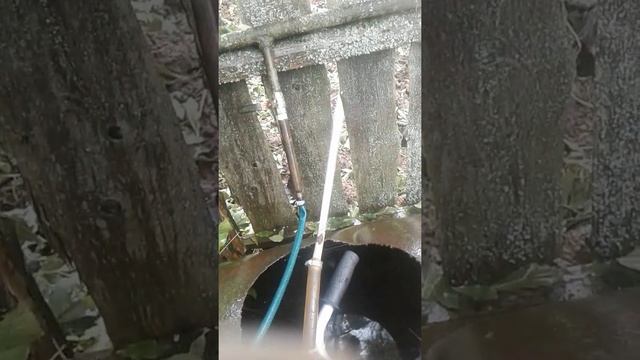 Выкачиваю воду из бочки на зиму. смотреть онлайн