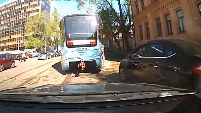 На Нексию упало дерево смотреть онлайн