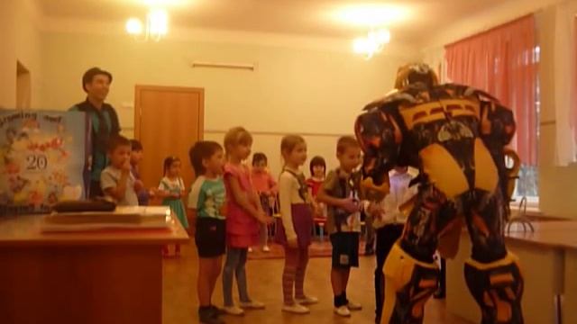Трансформер на детском празднике в Уфе смотреть онлайн