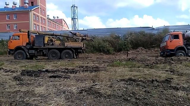 Помогли на работе)) вытащили бетономешалку смотреть онлайн