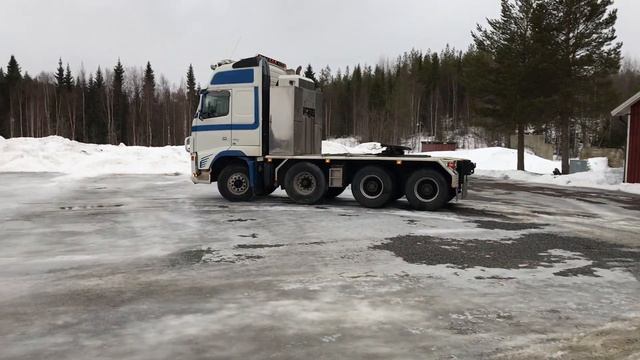 Köp tungdragare Volvo FH 660 8X4 смотреть онлайн