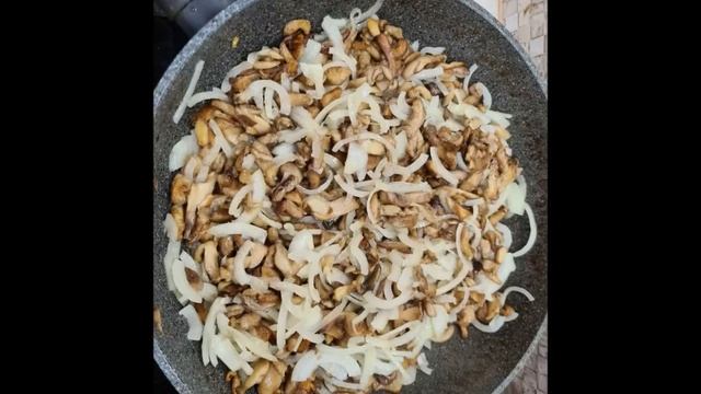 ЖАРЕНАЯ КАРТОШКА С МАСЛЯТАМИ смотреть онлайн