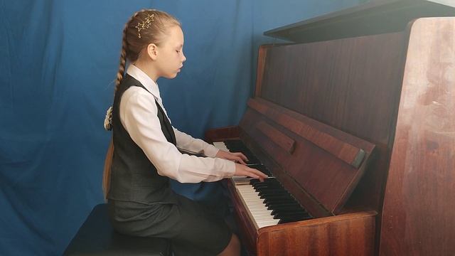 Щелокова Анна, 13 лет. И. С. Бах. Французская сюита N2 c-moll. (Аллеманда. Куранта. Сарабанда.) смотреть онлайн
