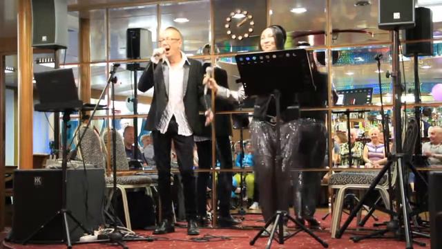 Stivali e colbacco (Adriano Celentano) - шоу-дуэт "Авокадо" смотреть онлайн